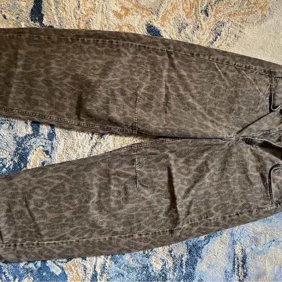 BDG Cheetah Print Jeans - Picture 4 of 6